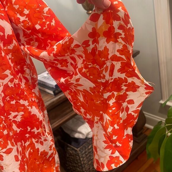 Vince Camuto Flowy Bell Sleeve Blouse Size  L - Picture 6 of 11